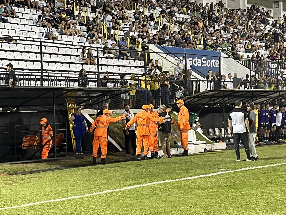 Um senhor, torcedor do <a href="/ABCFC/">ABC Futebol Clube</a>, sofreu uma fratura no braço em uma disputa de x2 realizado pelo clube para os sócios torcedores. 

<a href="/ABCFC/">ABC Futebol Clube</a> x <a href="/CRBoficial/">CRB</a>