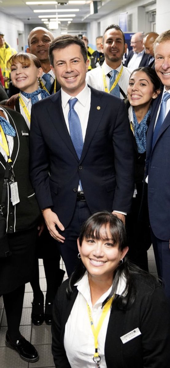 AaronRing17's tweet photo. @SecretaryPete Ummm… what was she doing before the picture? https://t.co/rCVPbyddxL
