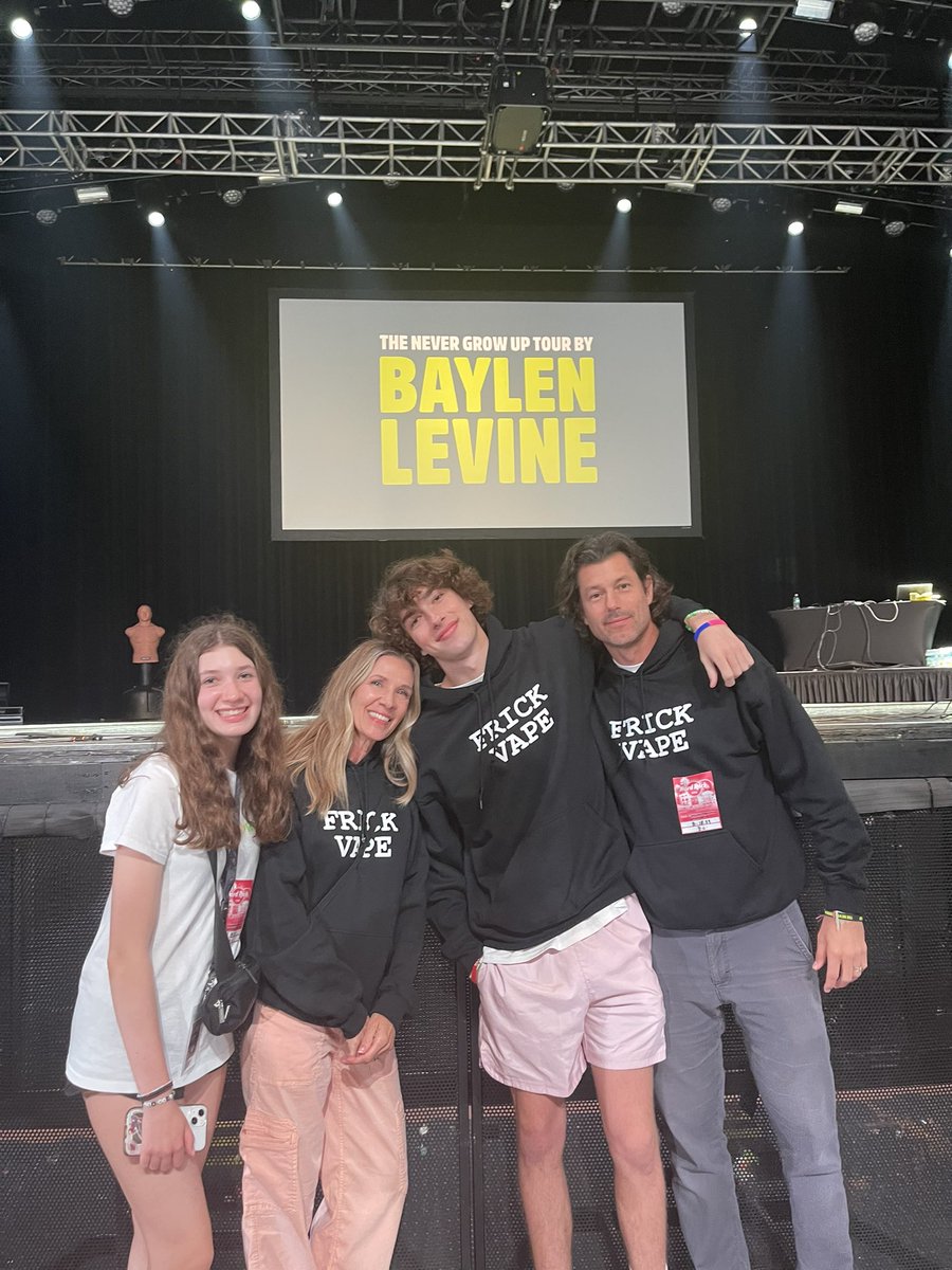 baylenlevine's tweet photo. Coolest family https://t.co/Sx5LuoI38Z