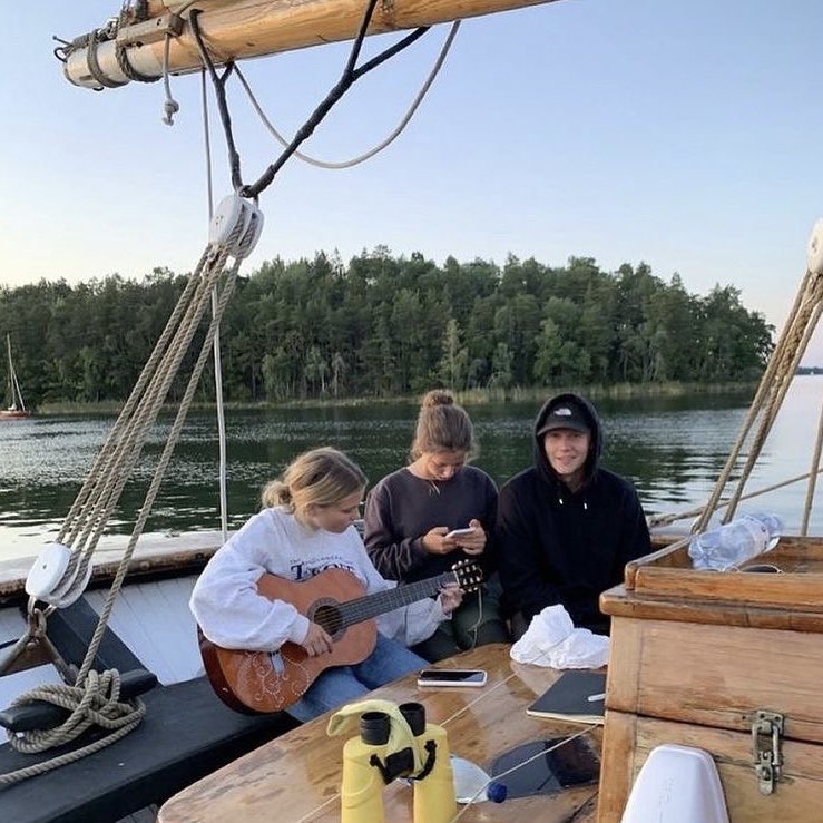 awhlars's tweet photo. lake day https://t.co/i4WY7qZ3rM