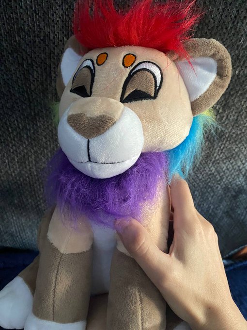 Like plushies? Lions? Pride? Look no further, come get your (nearly 1 foot tall) lion Plushie PreOrder<a href="/tag/ttfc2023"class="tags"><span>#ttfc2023</span></a>