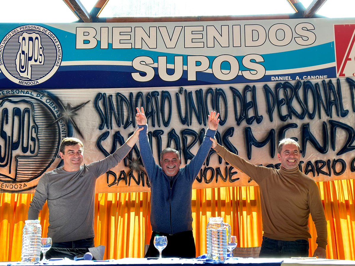 omardemarchi's tweet photo. Seguimos creciendo.

La @UnionMendocina le da la bienvenida al Sindicato Único de Personal de Obras Sanitarias (SUPOS).

Participamos junto a @JorgeDifonso de una gran reunión encabezada por el Secretario General Daniel Canone, la Comisión Directiva, Delegados y afiliados. 🧵👇🏽 https://t.co/ti3VFg9Sbd