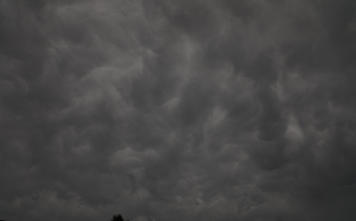 OKLA_STORM_BOYS's tweet photo. Here are some mamatus clouds from August 12th, 2023. #clouds #mamatus #wxtwitter #weathet #storms https://t.co/4NgREvYkPu