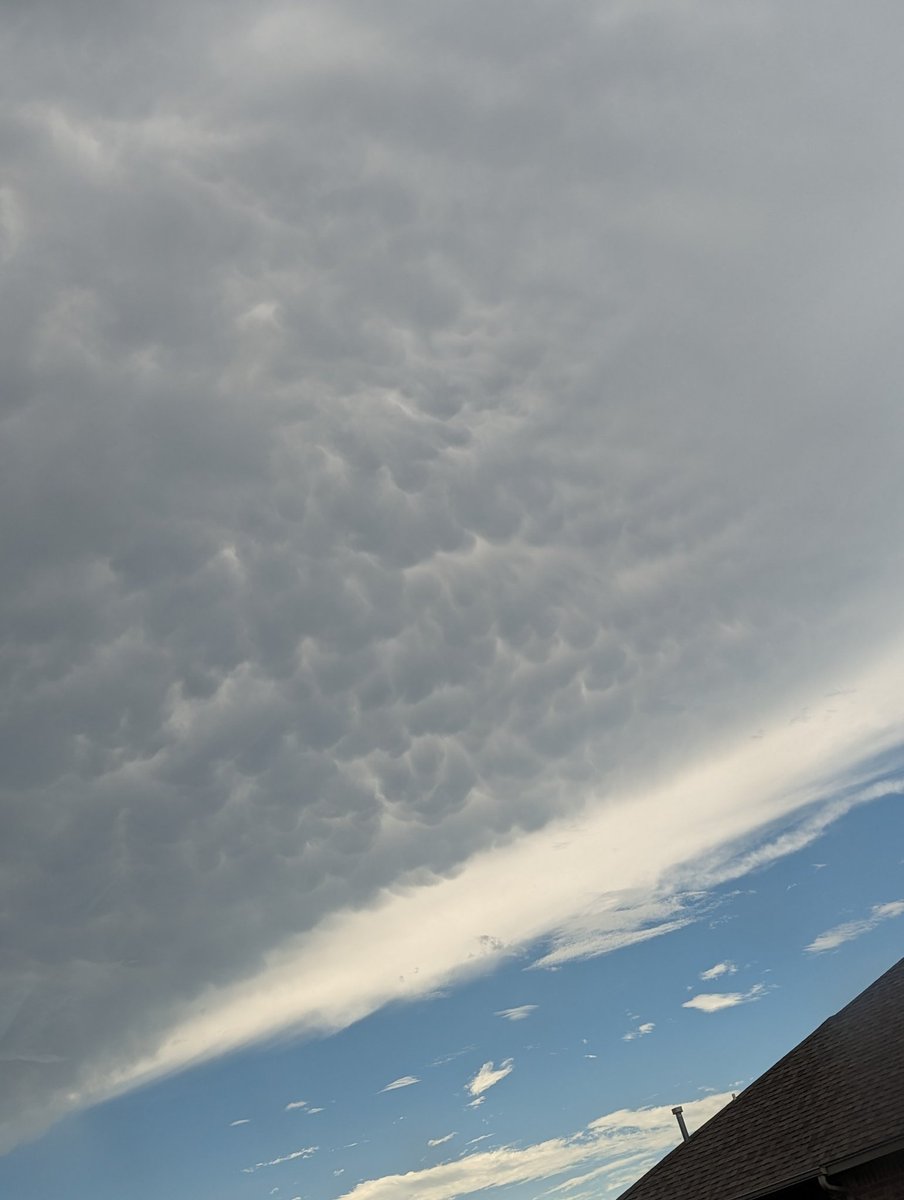 OKLA_STORM_BOYS's tweet photo. Here are some mamatus clouds from August 12th, 2023. #clouds #mamatus #wxtwitter #weathet #storms https://t.co/4NgREvYkPu