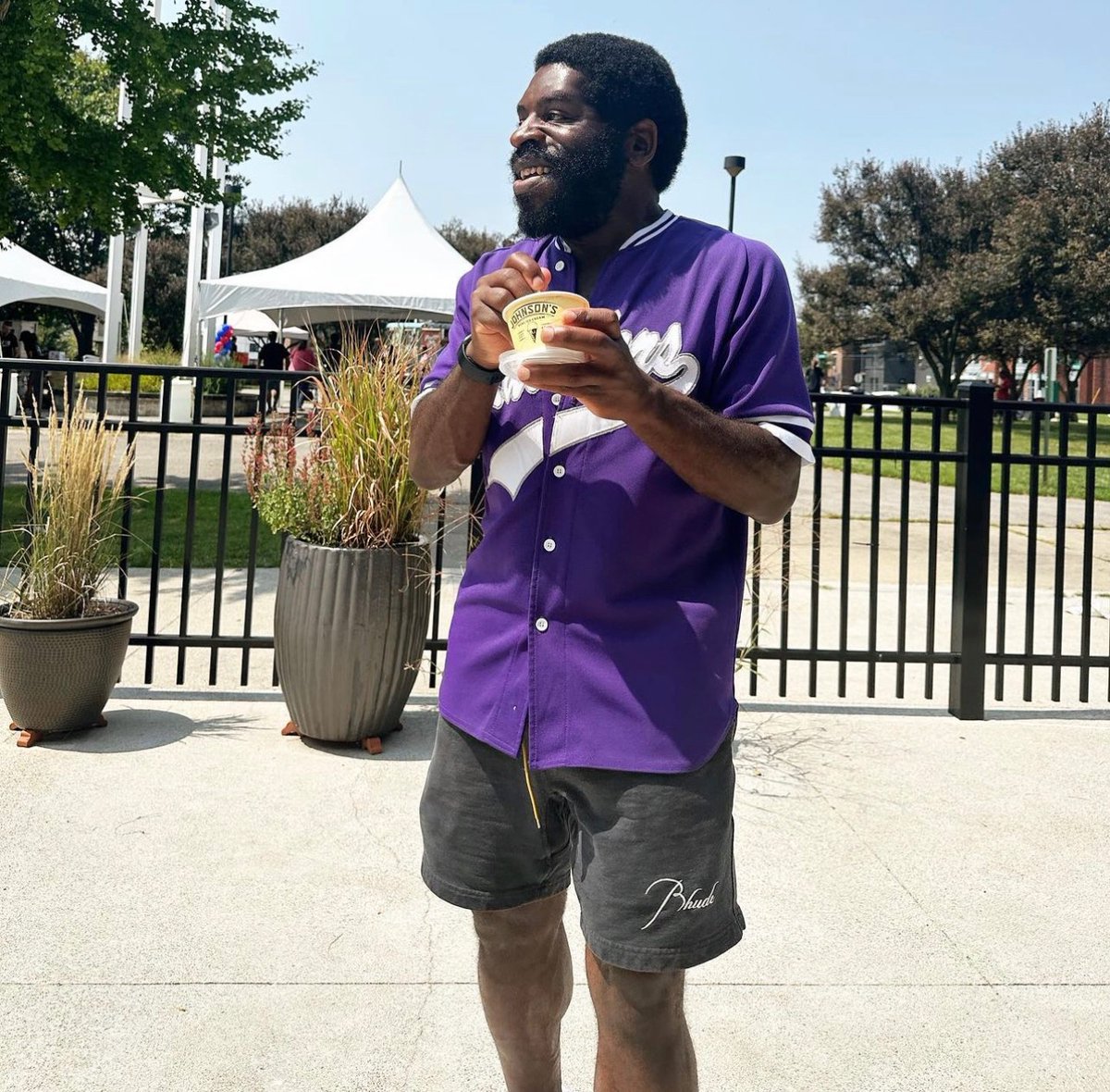 NifMuhammad's tweet image. 350 bookbags given out, over 250 free books, lots of free haircuts, whole lotta free food and — significantly lower in importance but still important — I actually got a lil ice cream before it ran out this year.
Back to school party is a wrap, I’m retiring to my couch for a day.