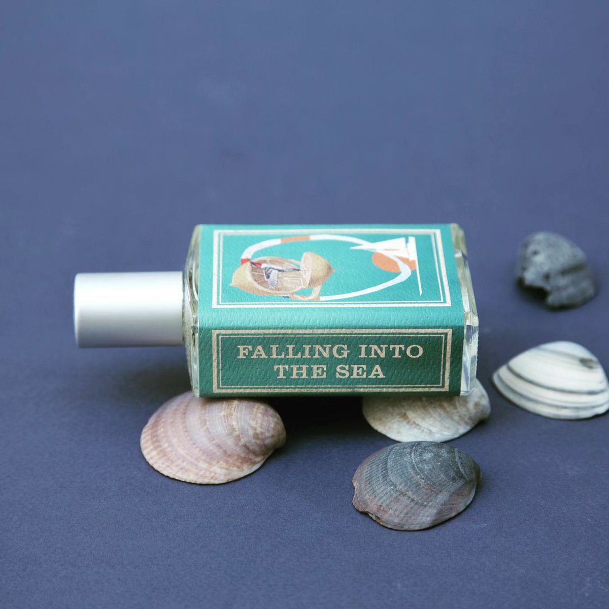 Zest &amp; Salt: Falling into the Sea by Imaginary Authors, featuring a hot sand accord mixed with grapefruit, bergamot and lychee.
#rareperfume #attar #perfume
Notes: bergamot, grapefruit, h... #bloomperfumery
instagram.com/p/CwJAwTdoQGM/