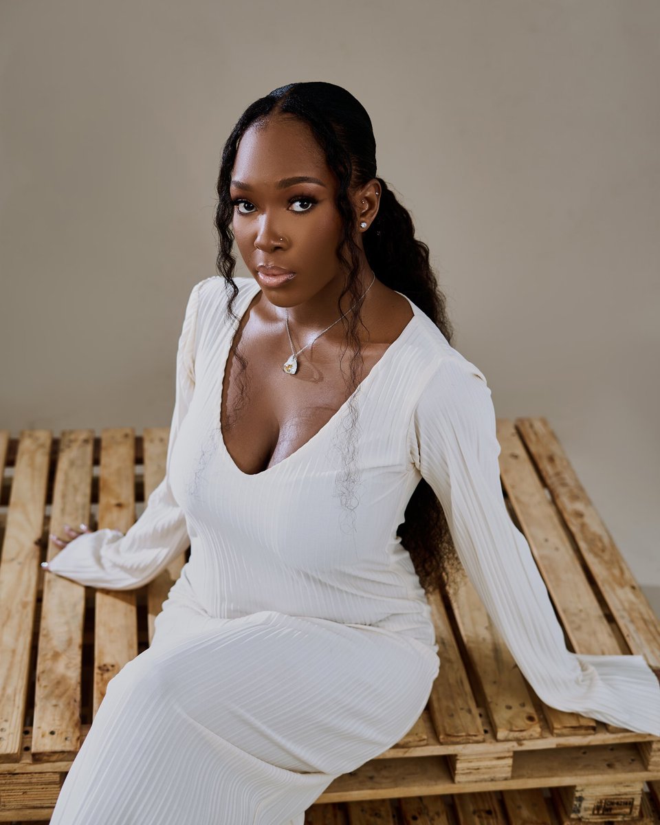 chief_ozic's tweet photo. Was a pleasure styling these amazing birthday stills for the amazing @veeiye :
Styling &amp; Wardrobe by Me. https://t.co/z8bX3gNxUS