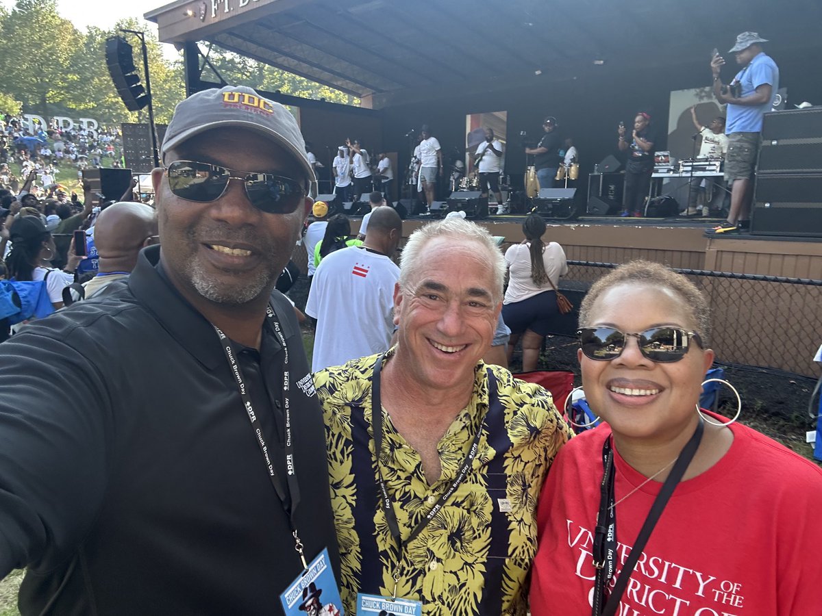 Great to join new ⁦@udc_edu⁩ President Maurice Edington and Tonya Edington at Chuck Brown Day in Fort Dupont. Great vibe and President was quick on his feet using the moment to recruit Firebirds when unexpectedly called to the mike.