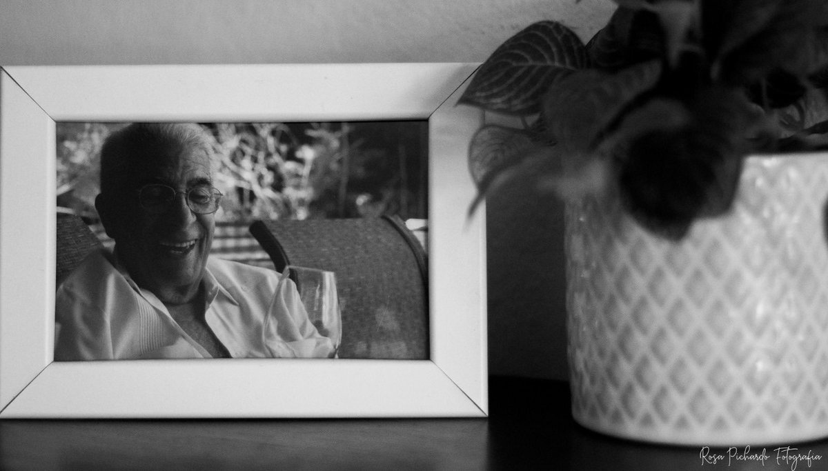 Rosa_Pichardo_'s tweet photo. Para #52frames “minimalismo en blanco y negro”
“Ahora que te has ido” https://t.co/gnMOKM2J8z