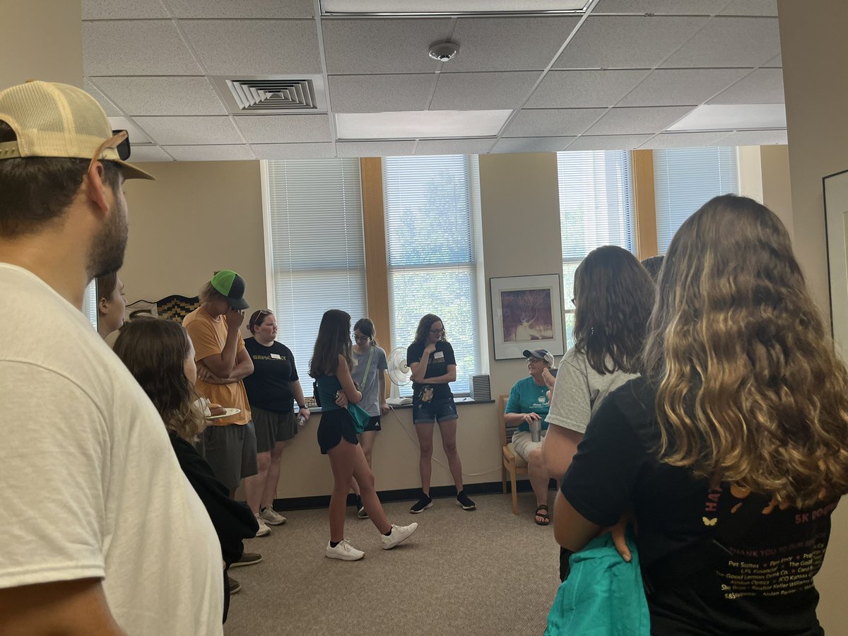 ESUHonors's tweet photo. The Honors College is already looking strong this year!!🐝✨We had a lot of fun meeting new members today 🫶. Great start to an awesome year! https://t.co/GRxdCUhlQ6