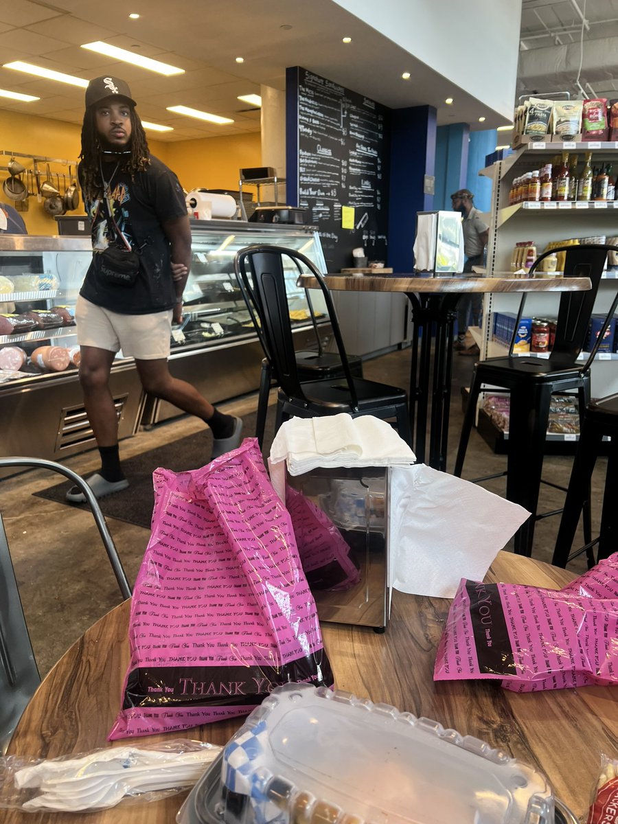 TeGuwap's tweet photo. Y’all so this dude followed me into the deli in memphis and I’m tryna figured out who he is… y’all help 😌😣🥲🥴 https://t.co/SZ2MkmEQEm