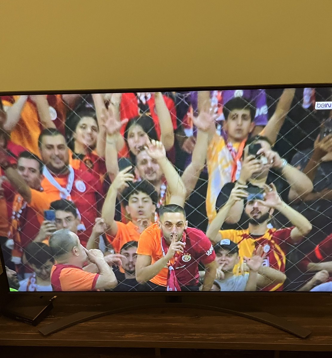 Kaplan2553's tweet photo. Erden Timur Galatasarayın başına gelmiş en güzel transferdir😅 #ziyech https://t.co/gKZWLNeKLD