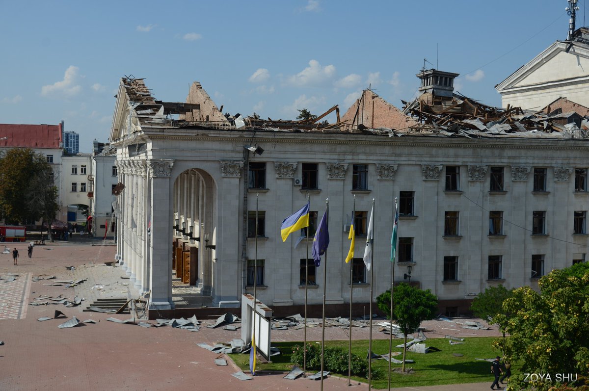 zoyashu's tweet photo. all you need to know about the "russian culture": today they sent a cruise missile into the central drama theatre in Chernihiv. #Chernigiv #theatre #Ukraine #War #russianterrorism #ChernihivTheatre #Chernihiv #GenocideOfUkrainians #genocie https://t.co/1fWTdctuUk