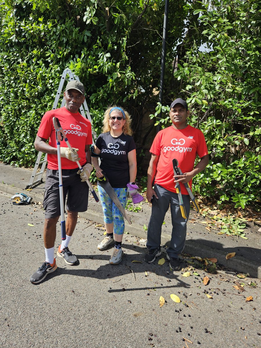 Highlights of week 5 of #ImperialActive #HealthcareManagersActive 
✔️GG Slough - allotment (Mon)
✔️ GG Windsor and Maidenhead - pulling Ragwort (Weds)
✔️HiiT on the Field (Thurs)
✔️HiiT on the Field (Fri)
✔️Parkrun (Sat)
✔️GG Slough Hedge trimming (Sat)
✔️ Daily steps