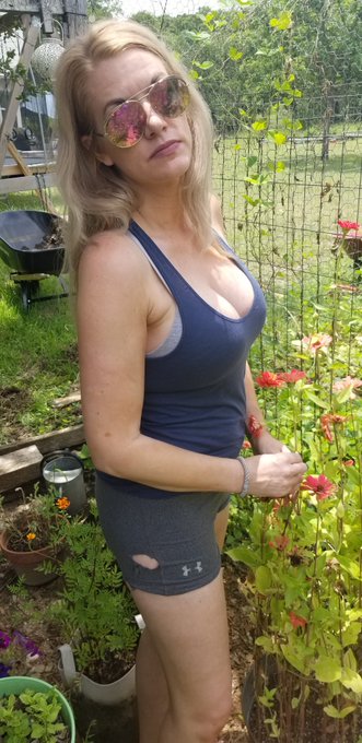 Last year I had a beautiful flower garden all Summer...This year I have burnt dirt.  So hard to garden<a href="/tag/sundayvibes"class="tags"><span>#sundayvibes</span></a>