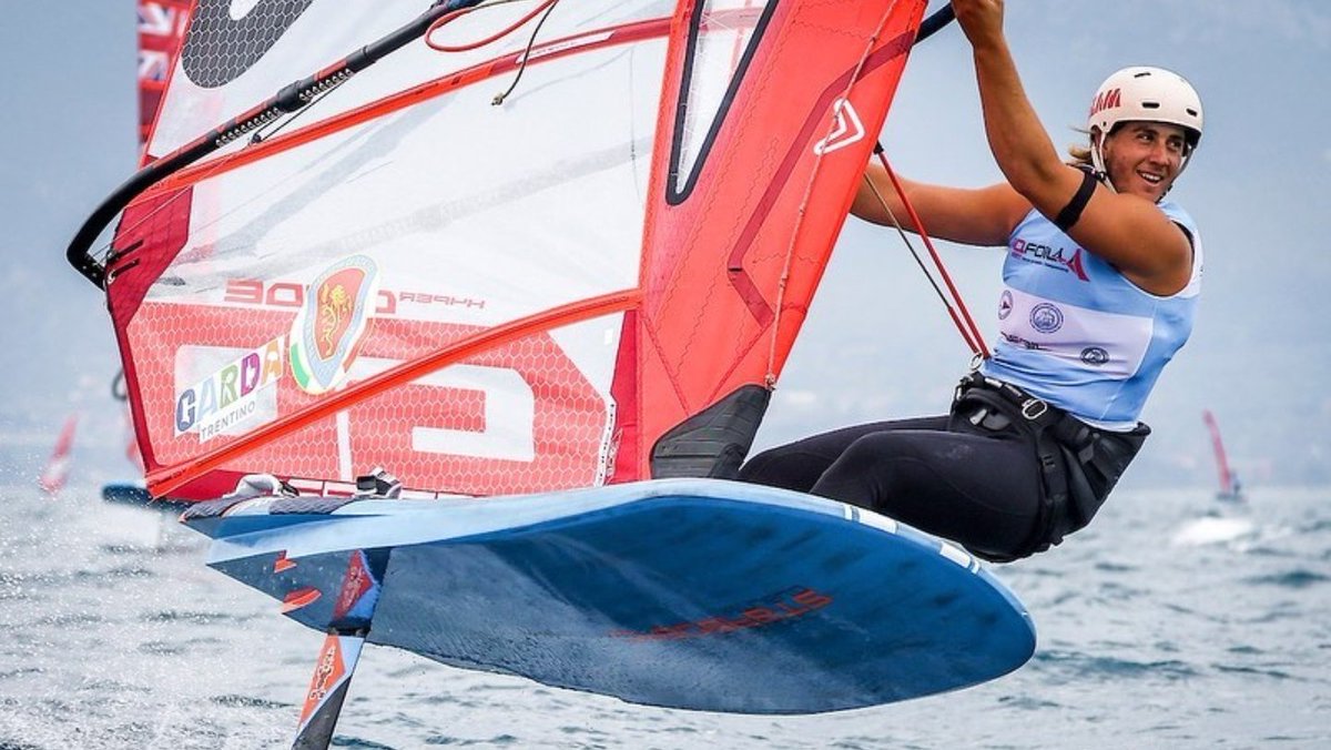 poliziadistato's tweet photo. Campionati del mondo 🌍 di vela ⛵ #DenHaag2023 #NicoloRenna porta l'Italia 🇮🇹 e le #Fiammeoro 👮‍♂️ sul podio iridato vincendo la medaglia di bronzo 🥉 nell'iQFoil e conquista il pass per nazione ai Giochi olimpici di #Parigi2024 #RoadToParis2024 #sailing #19agosto 💪💪👏👏👏 https://t.co/T0QHQ6dodN