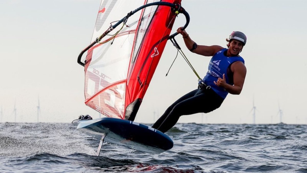 poliziadistato's tweet photo. Campionati del mondo 🌍 di vela ⛵ #DenHaag2023 #NicoloRenna porta l'Italia 🇮🇹 e le #Fiammeoro 👮‍♂️ sul podio iridato vincendo la medaglia di bronzo 🥉 nell'iQFoil e conquista il pass per nazione ai Giochi olimpici di #Parigi2024 #RoadToParis2024 #sailing #19agosto 💪💪👏👏👏 https://t.co/T0QHQ6dodN
