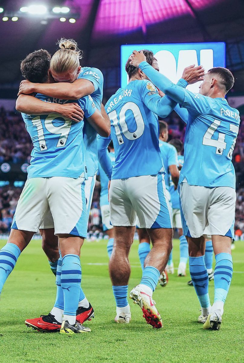 Back at home with 4 trophies and a win 🥰 what a finish Juliiii 🕷️ 💙