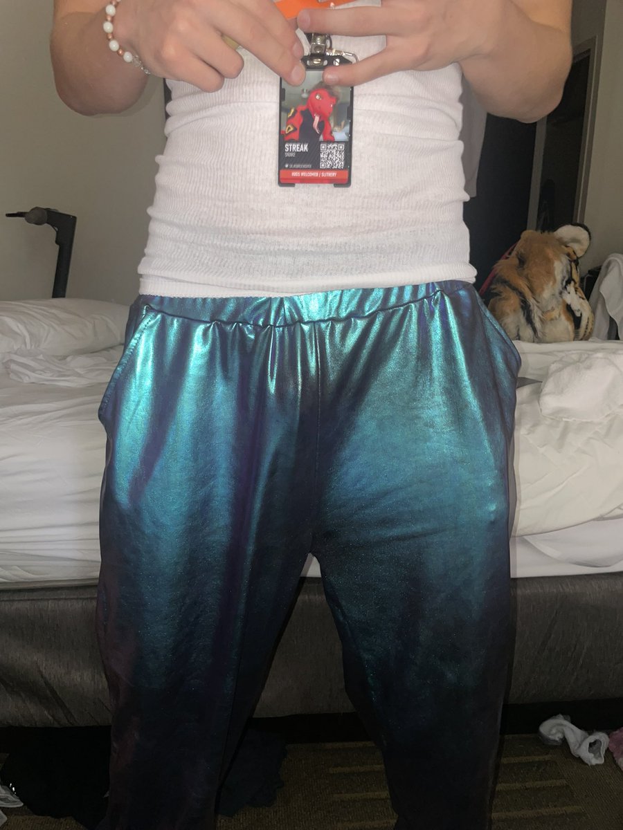 Streak about to get the room party shut down cos his pants are too loud <a href="/StreakAfterDark/">Streak 18+</a> #Sheraton #denfur2023
