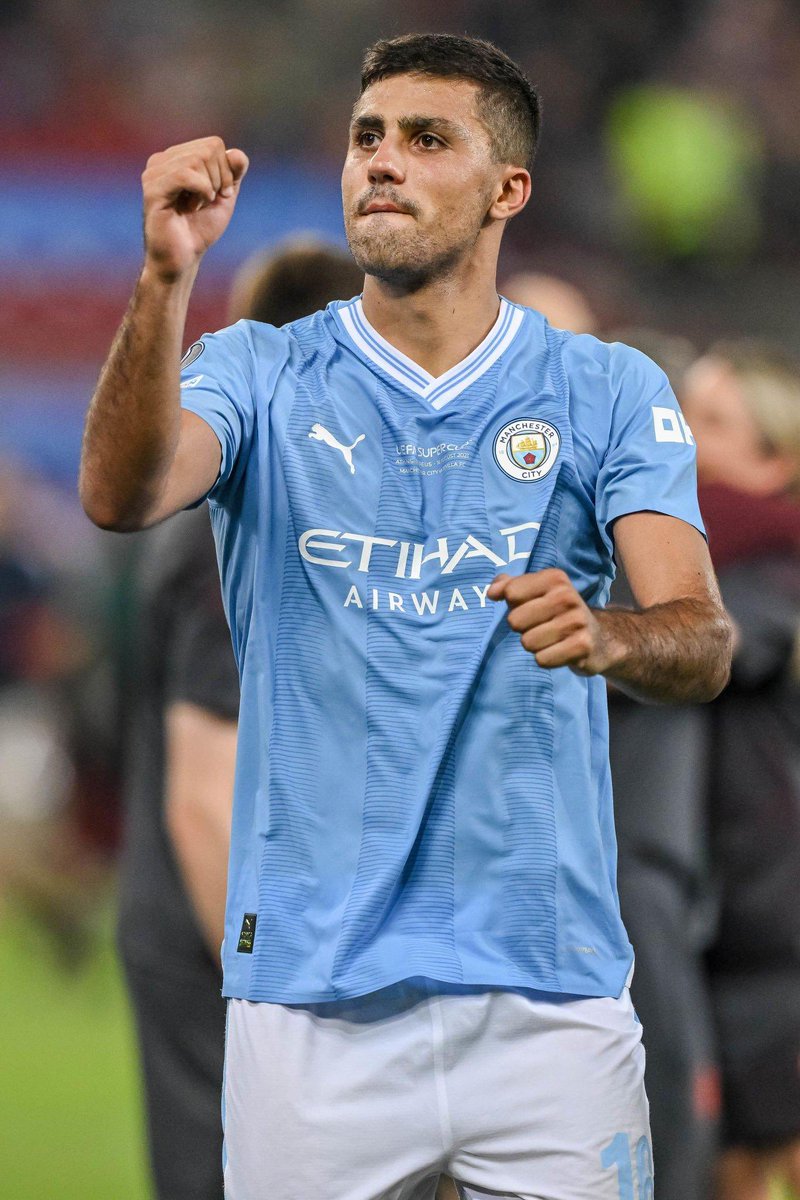 DxBruyneSZN's tweet photo. Rodri dropped another masterclass performance but barely anyone talked about it because it’s just normal for him now. Will definitely retire as one of the best cdms to grace the game https://t.co/j0cctkoeUE