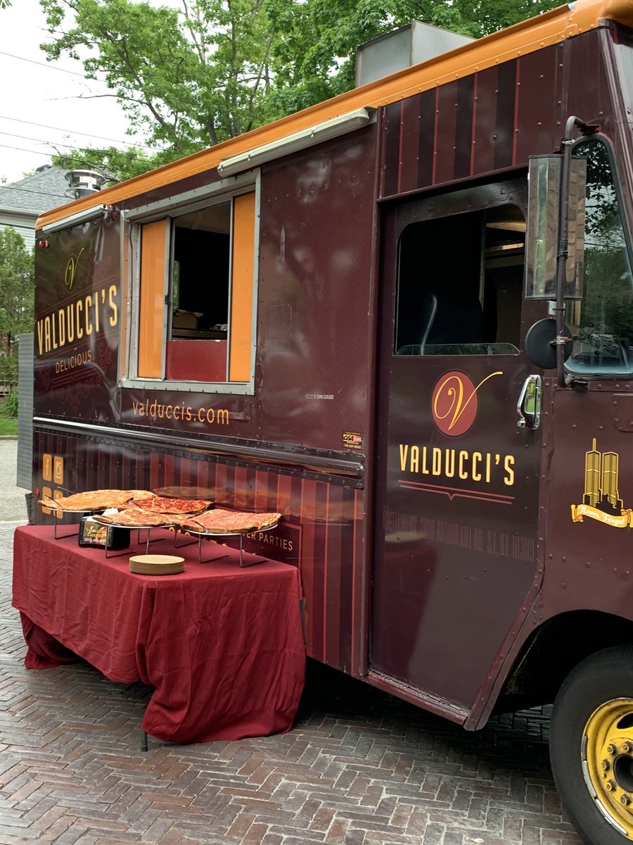 Valduccis's tweet photo. Wedding catering 
#specialday #pizza #valduccis #foodtruck https://t.co/M4m9AJFYTA