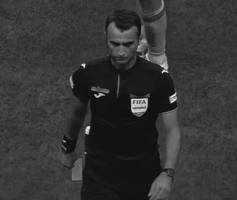 “Galatasaray’ın en büyük rakipleri, Türk hakemleri.” (The News)