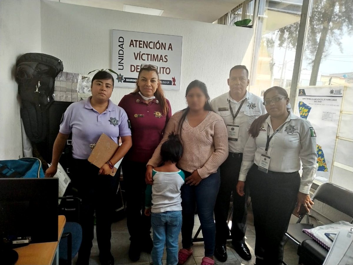 PrevencionNeza's tweet photo. #ConBien 👏🏻 | Gracias a elementos de la Dirección General de Seguridad Ciudadana 👮🏻♀️👮🏻♂️, se salvaguardo y realizó la reintegración de una menor 👧🏻 con bien con su familia, tras localizada en vía pública.
Ante situaciones similares, se previene a los padres, para evitar situaciones. https://t.co/WLUVPUWFMb