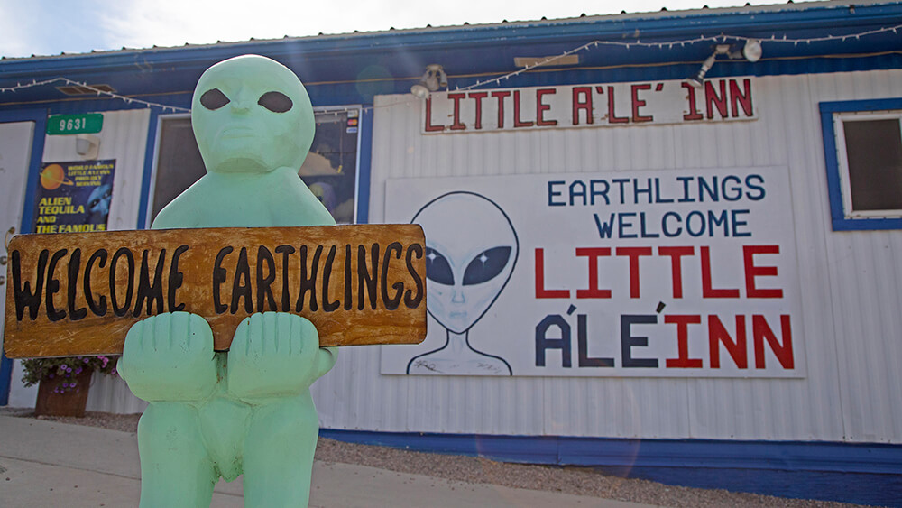 FrontierTerr's tweet photo. #UncommonOvernighters: Looking for out-of-this-world treats and some sweet extraterrestial swag? Stop by the @LittleAleInn in Rachel along the #ETHighway, and have a close encounter with the house speciality, an ice cold Alien Amber Ale. More: https://t.co/r0BNkUQI8x https://t.co/gQ50obkweL