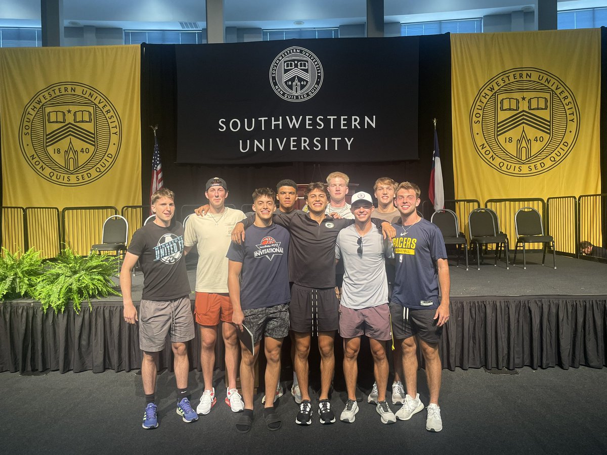 Move-in: ✅
Convocation: ✅
Great day to be a Pirate! #GoPirates🏴‍☠️🏴‍☠️