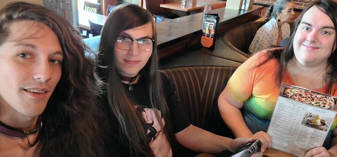 Three cute girls waiting for BJ's 😇 https://t.co/TwkV6FxppM