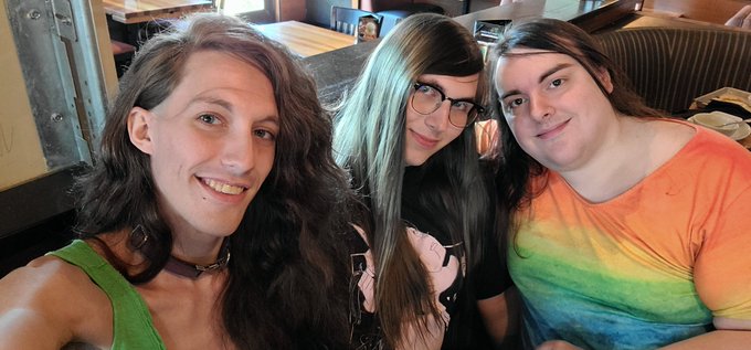 Three cute girls waiting for BJ's 😇 https://t.co/TwkV6FxppM