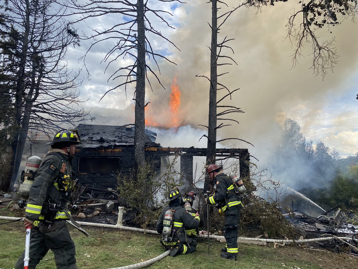ArvadaFire's tweet photo. A second alarm has been assigned, and there are crews from fairmount, Fire and Westmetro Fire rescue. #afpd https://t.co/CYAzGpr6EH
