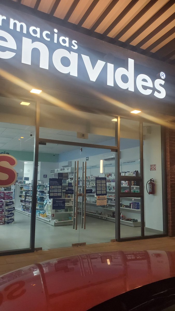 dbarragan07's tweet photo. @FarmaBenavides cambien el horario de su tienda nueva en cumbres (las lomas) ya que a las 10:45pm ya no quieren atender. https://t.co/57hvSgwtl6