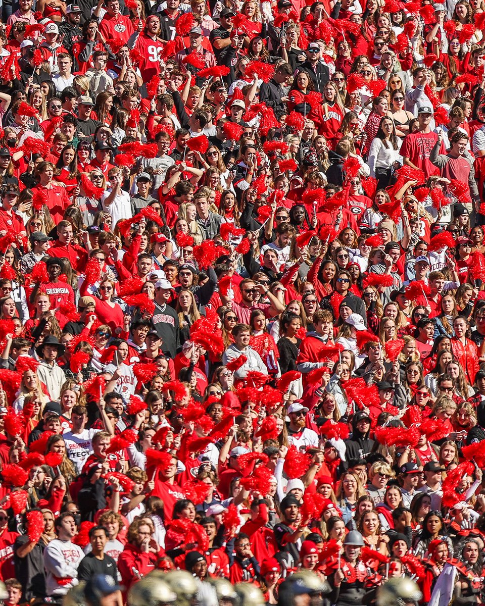 UGAAthletics's tweet photo. Is there anything better than a Saturday in Athens?

#GoDawgs https://t.co/cPlcHpid61