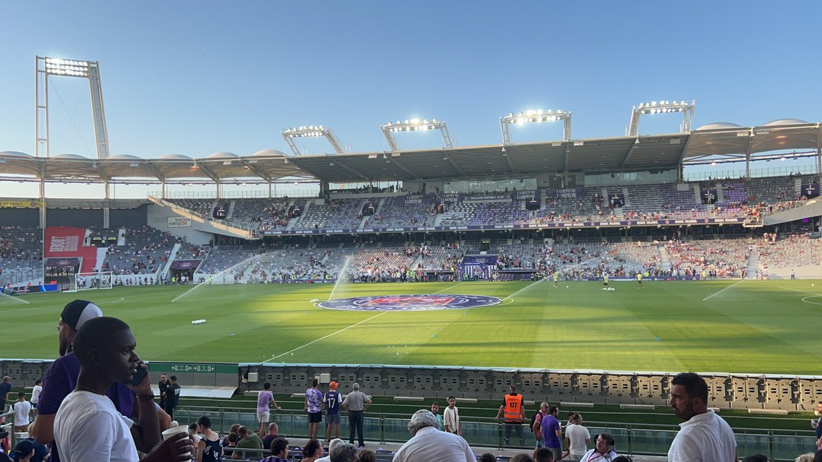 Mathoouu31's tweet image. Allez le Toulouse fc personne ne peut nous arrêter @combiendeplaces @LesVioletsCom @ToulouseFC 💜🤍