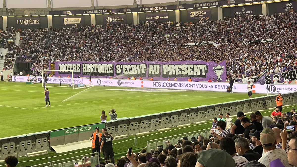 Mathoouu31's tweet image. Allez le Toulouse fc personne ne peut nous arrêter @combiendeplaces @LesVioletsCom @ToulouseFC 💜🤍