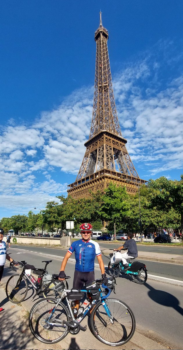 jj99211's tweet photo. Before starting #PBP2023, today we had some tourism time and enjoyed the Paris traffic jungle. Exciting!!!
@BiciVivir @pakefte @gdcpueblonuevo @pedalibre https://t.co/GXy68Gf39A