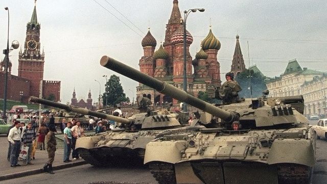 DrPnygard's tweet image. Communist hardliners unhappy with #MikhailGorbachev's policies, attempted to take over the #SovietUnion's gov't OTD in 1991. Tanks patroled #Moscow, Gorbachev was placed under house arrest &amp;amp; tens of thousands of citizens were out in the streets protesting against the August coup.