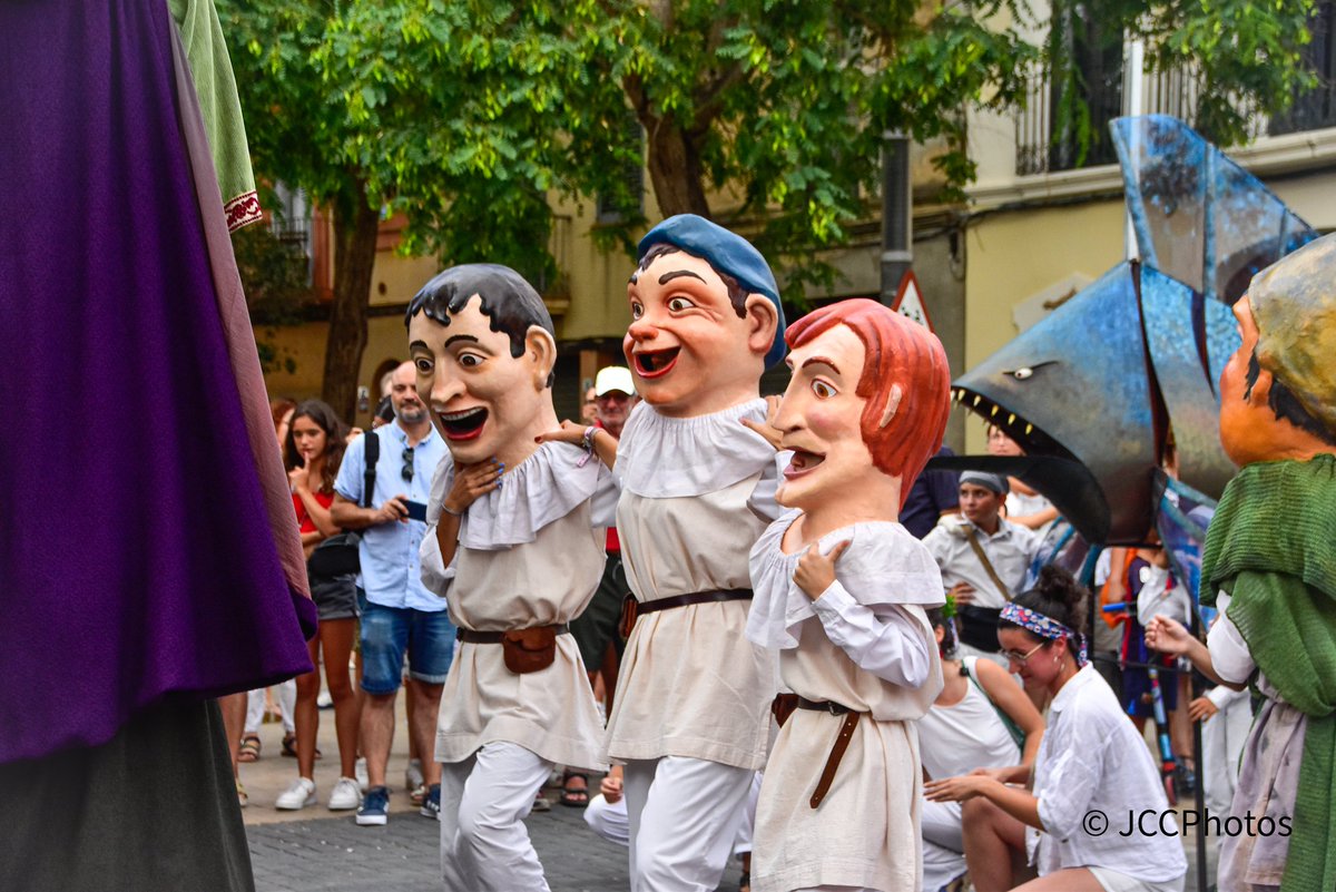 La cercavila de l'Imaginari es el dia en què centenars de nens de Vilanova i la Geltrú és senten partícips d'una Festa Major tant important com la de la nostra ciutat. (1/3)

<a href="/ajuntamentvng/">Vilanova i la Geltrú</a> <a href="/fmvng/">Festa Major Vilanova i la Geltrú</a>