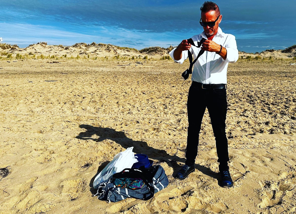 GuitarmyOfOne's tweet image. Surfs up on Spy Beach! 
#thewavefiles #ontheset #guitarmyofone #spybeach #spysurf #surfrock #surfspy