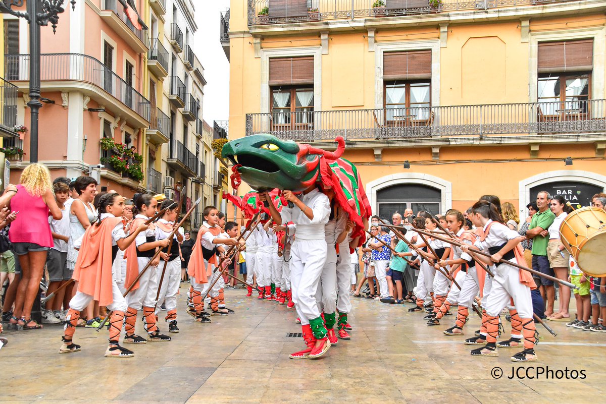 La cercavila de l'Imaginari es el dia en què centenars de nens de Vilanova i la Geltrú és senten partícips d'una Festa Major tant important com la de la nostra ciutat. (2/3)