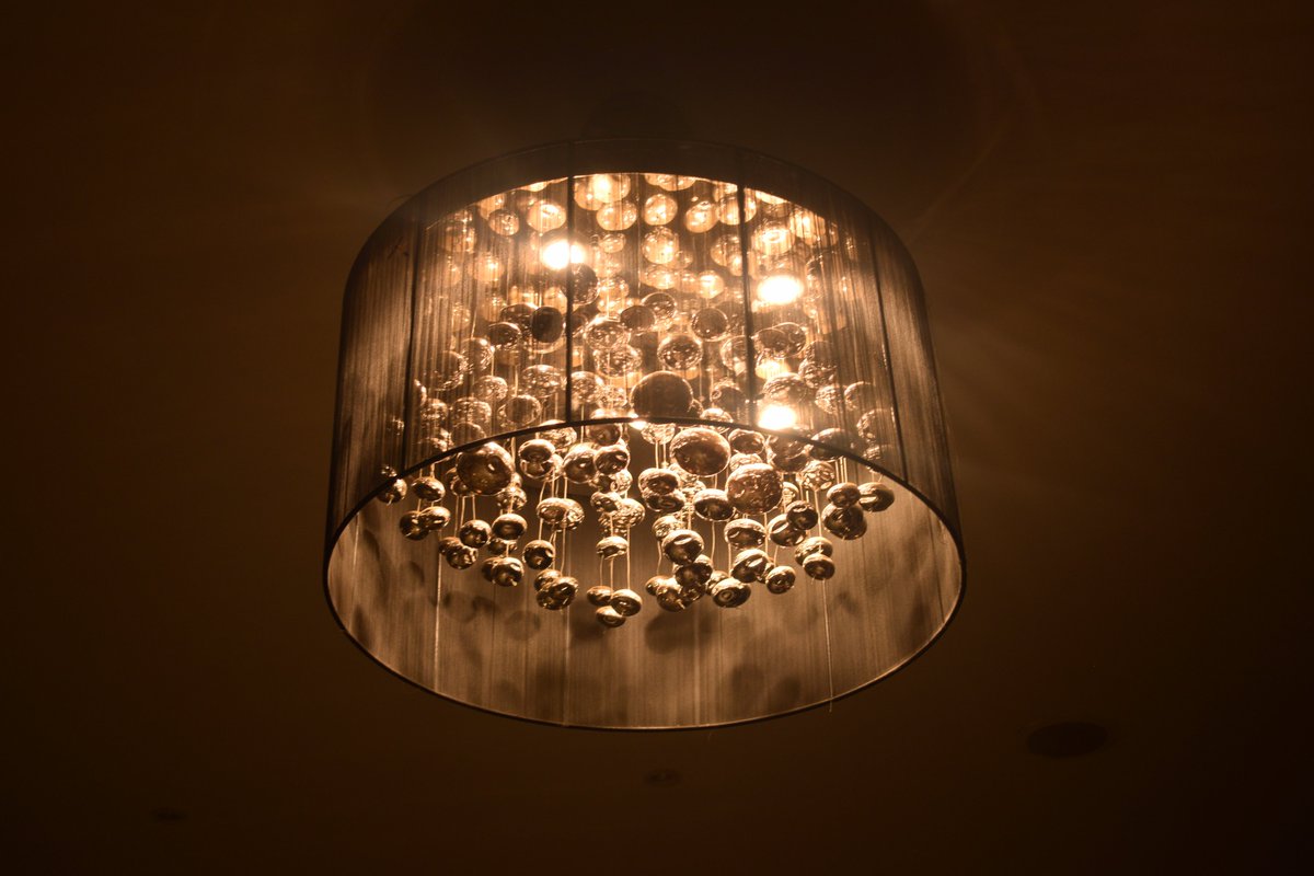 HotelMythos's tweet photo. A Twinkle in Time: Experience the fusion of modern aesthetics and classic charm through our boutique hotel's mesmerizing lights. ⏳✨ #MythosBoutiqueHotel #AtmosphereRestaurantKigali #TimelessElegance #LightFusion https://t.co/0uMUMkYFbx