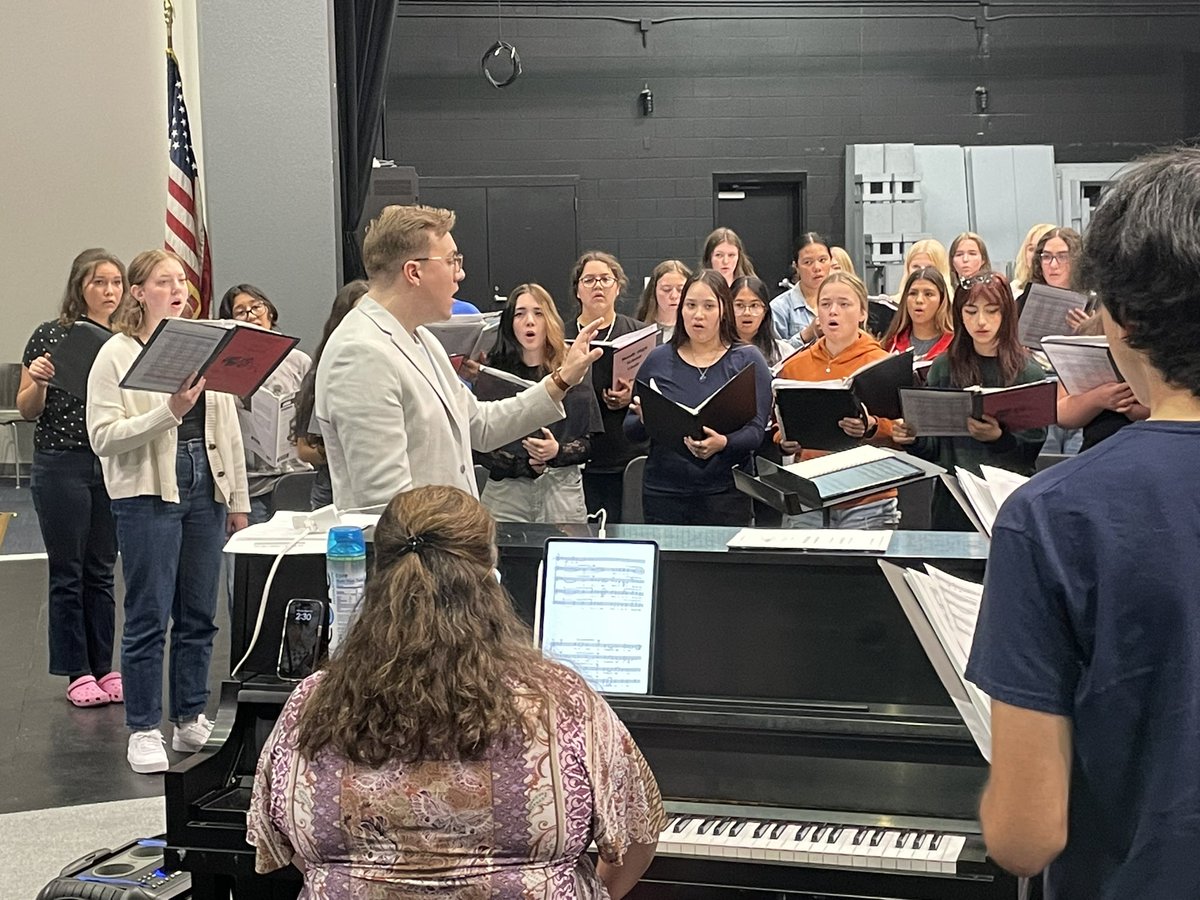 VMHS Choir tweet media