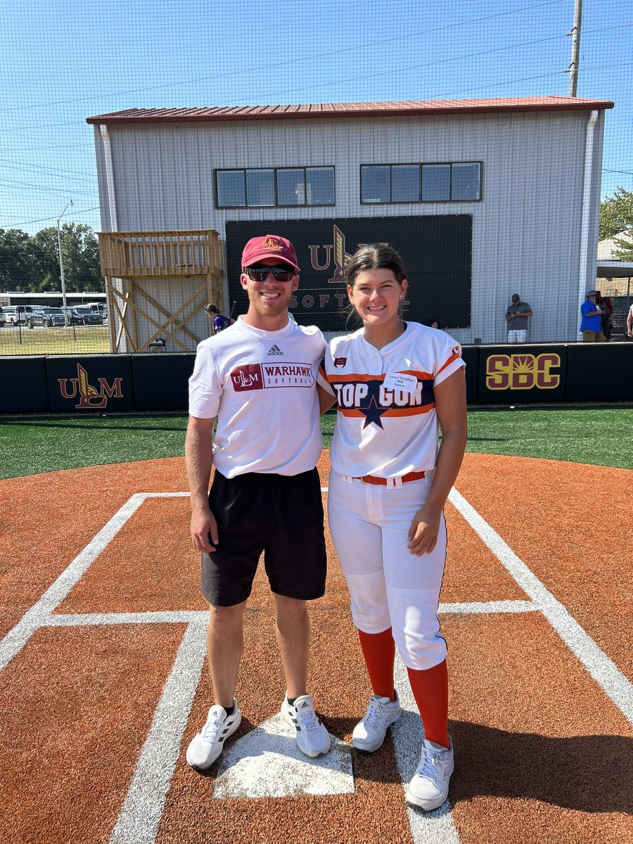 I had such a fun time at the ULM Camp today! Thank you @molly_fichtner, @leawodach, @paul_miklovic, and players for all of the feedback! #GoHawks #theonlydisabilityinlifeisabadattitude #smile @Spects_CoachP @CoachMartyR @Los_Stuff @ExtraInningSB @SBLiveARK