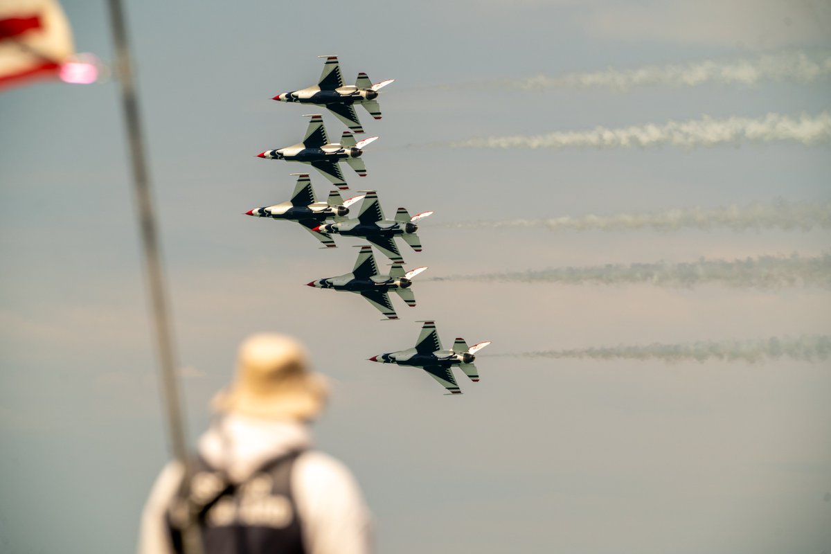 GMTimke's tweet photo. Just a few from today's #ChicagoAirAndWaterShow https://t.co/h8urBOUxwd