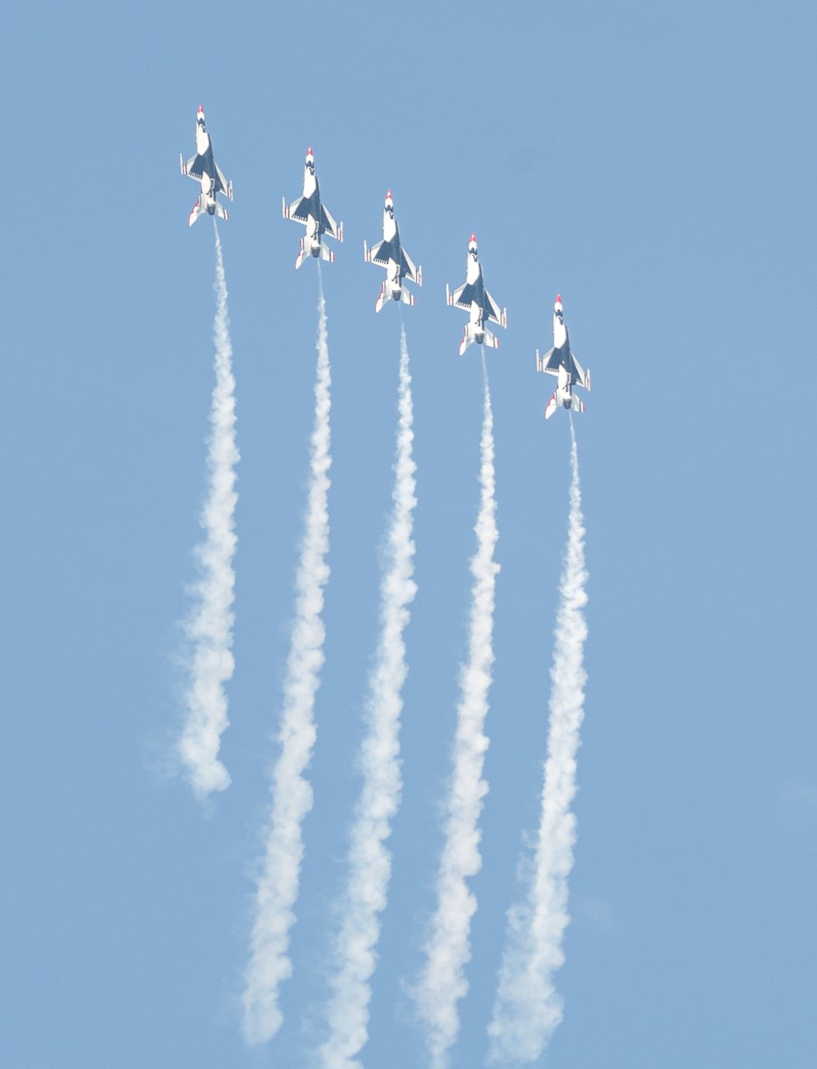 GMTimke's tweet photo. Just a few from today's #ChicagoAirAndWaterShow https://t.co/h8urBOUxwd