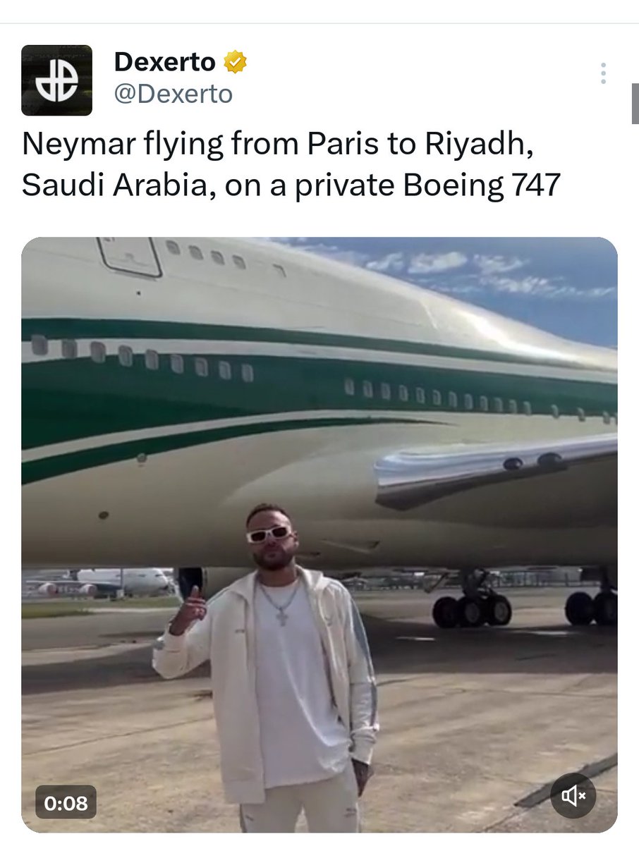 El Boeing 747 es el avión de pasajeros más grande construído hasta 2005. 
Alberga hasta a 620 pasajeros más tripulación. Gasta 220.000 LITROS POR VIAJE. Y lo han fletado SOLO para llevar a Neymar y a dos más hasta Riad.
Y tú reciclando los tapones de cocacola.

JAJAJJAJAJAJAJA.