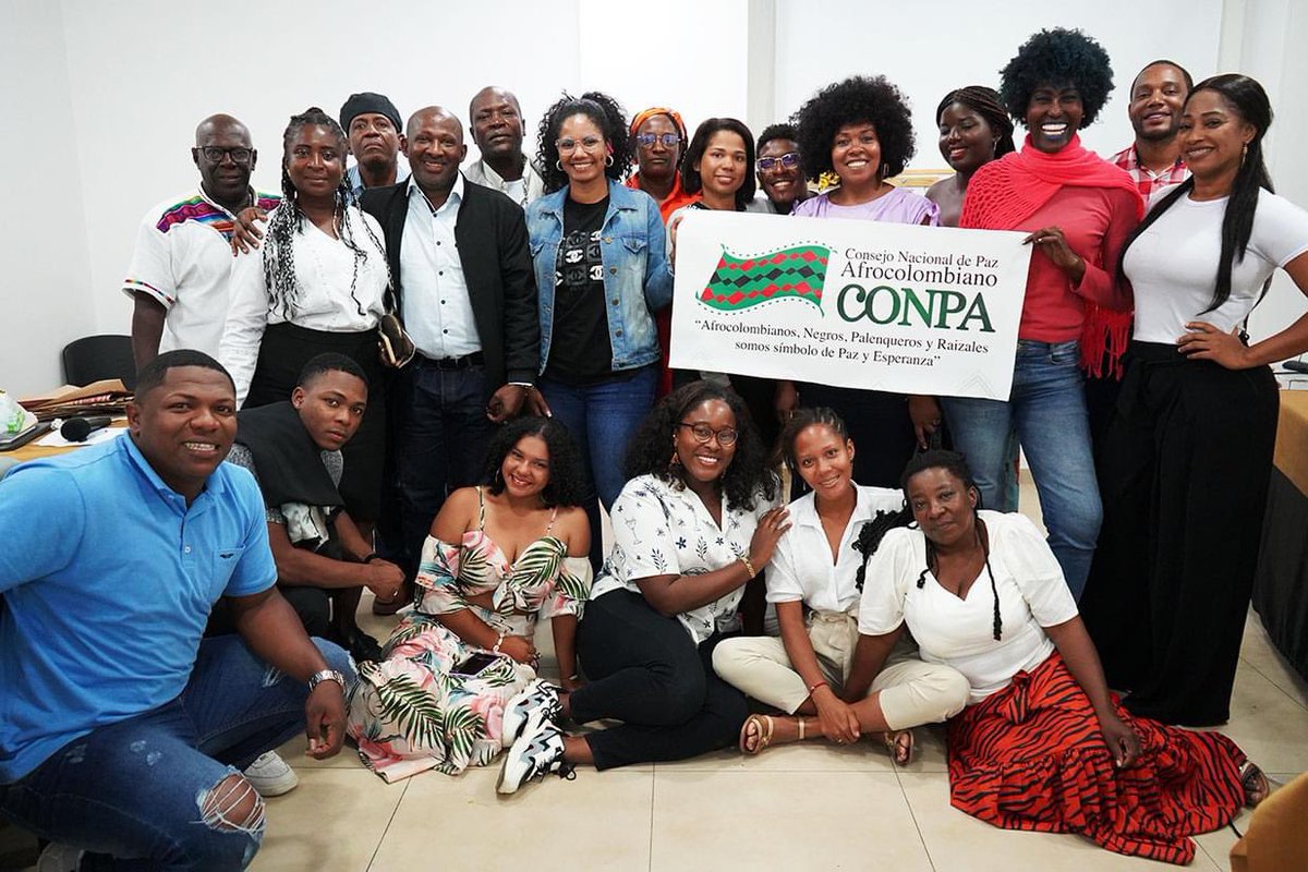 Conpa_paz's tweet photo. ♥️💚🖤 || El #Conpa realiza taller de Protección y Autoprotección con líderes y lideresas de la Amazonía colombiana, con el propósito de construir sus propios Planes de Protección y Autoprotección.
Vamos, que podemos…🙌🏾✨🇨🇴 https://t.co/ZF4VJAir42