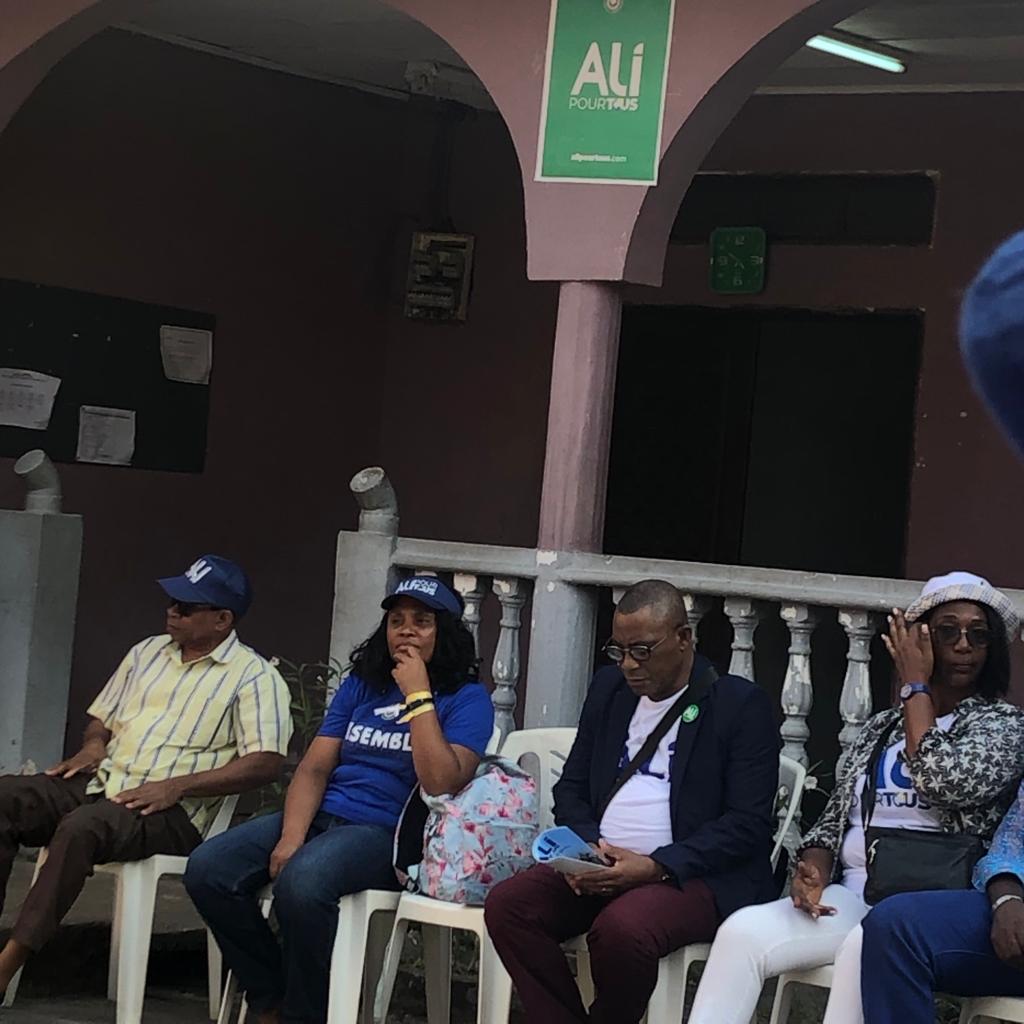 SecrtariatProv1's tweet photo. #ACTIVITÉ|SECRÉTARIAT EXÉCUTIF LOCAL ESTUAIRE 👇

 la camarade MBP Clarisse  GNINGONE EFFAM, candidate Tête de liste de la commune Ndzomoe a édifié les électeurs https://t.co/A59ZXn5qMd https://t.co/GkC7D6akQi