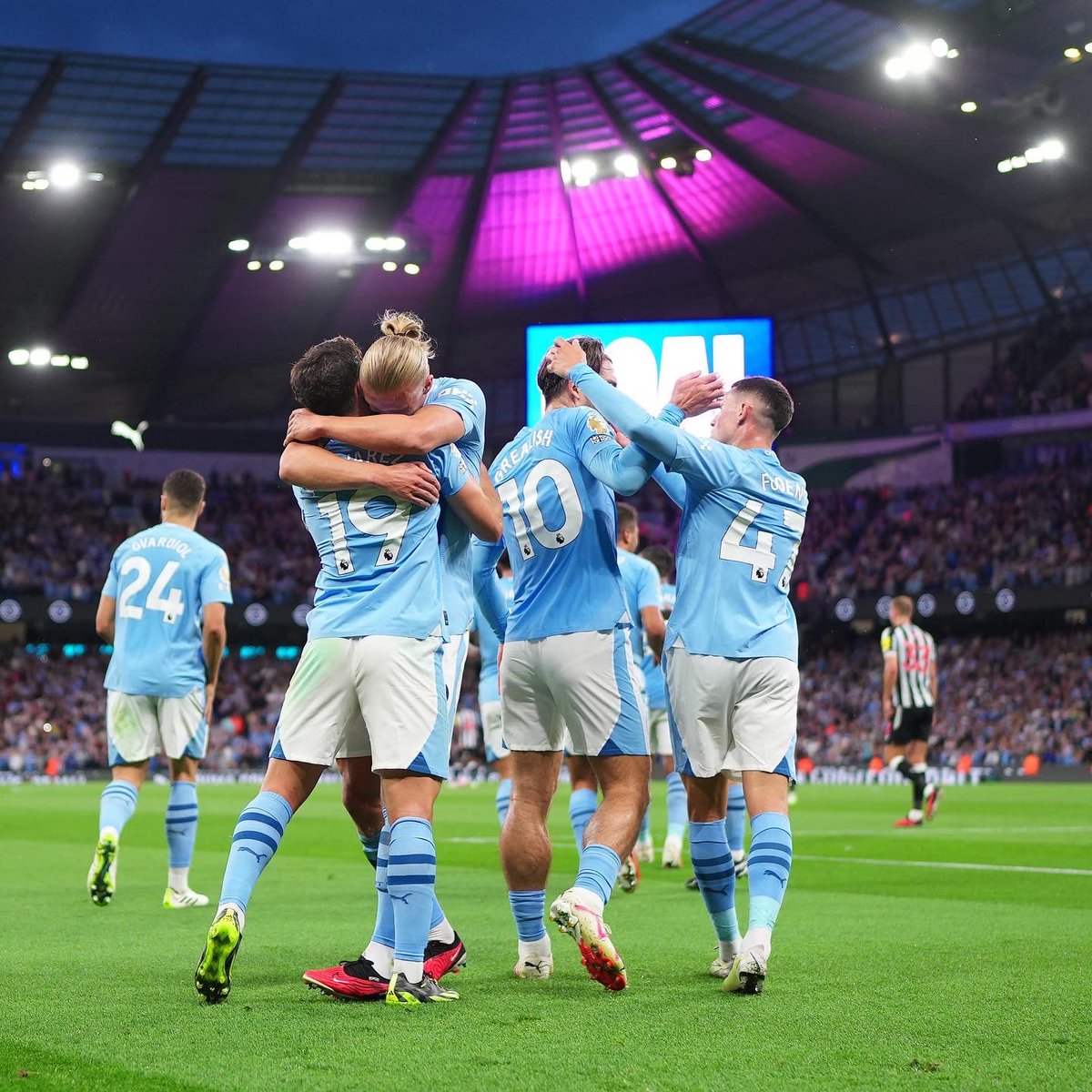 PhilFoden's tweet photo. Mi amigo 🤝🕷️ 

It’s SO good to be back home 🩵 https://t.co/xcac4a5M16